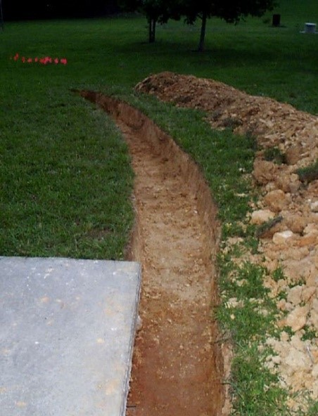 retaining wall trench for manufactured stone retaining wall  blocks