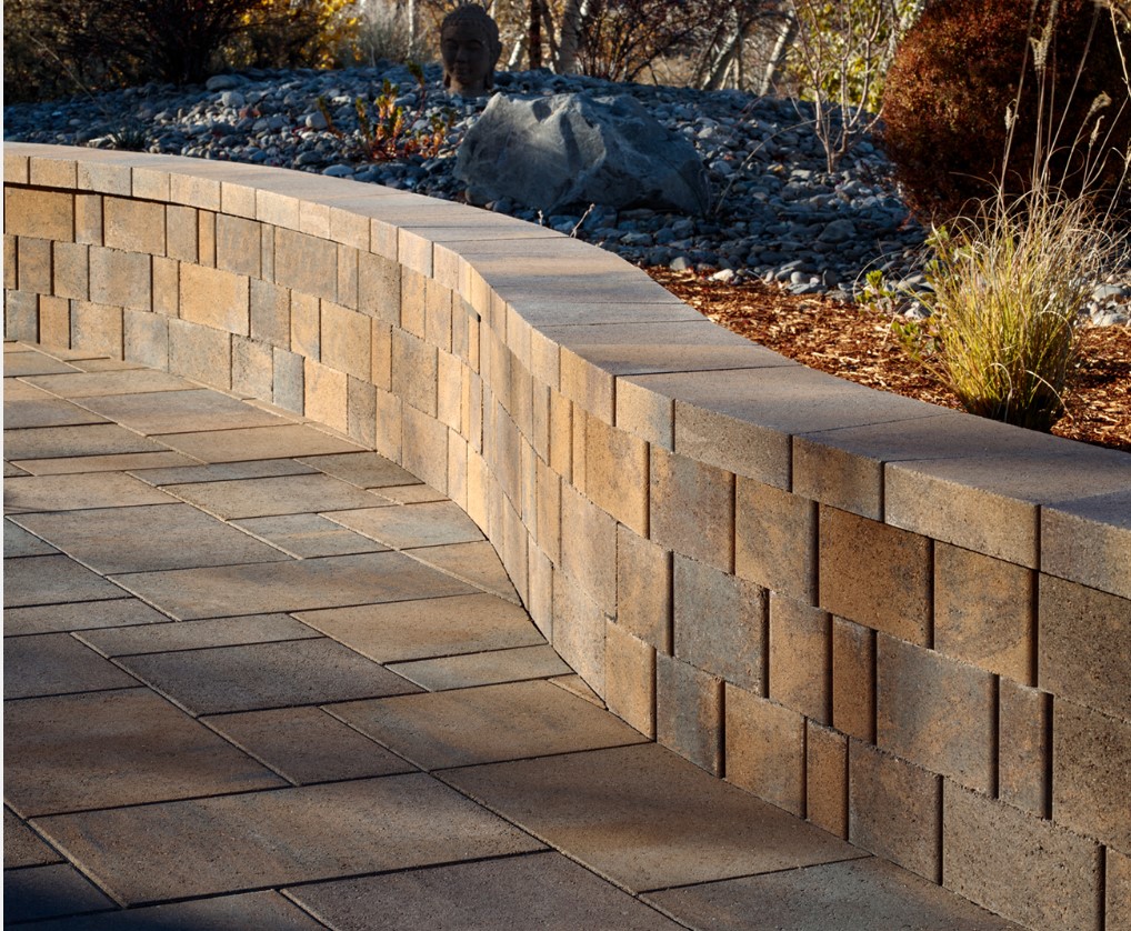 Steeple crest wall system for retaining walls