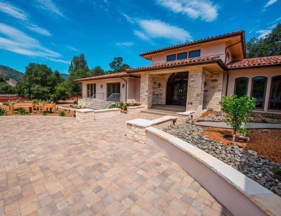 Calstone Quarry Stone Pavers & Sonoma Gold Veneer & Caps