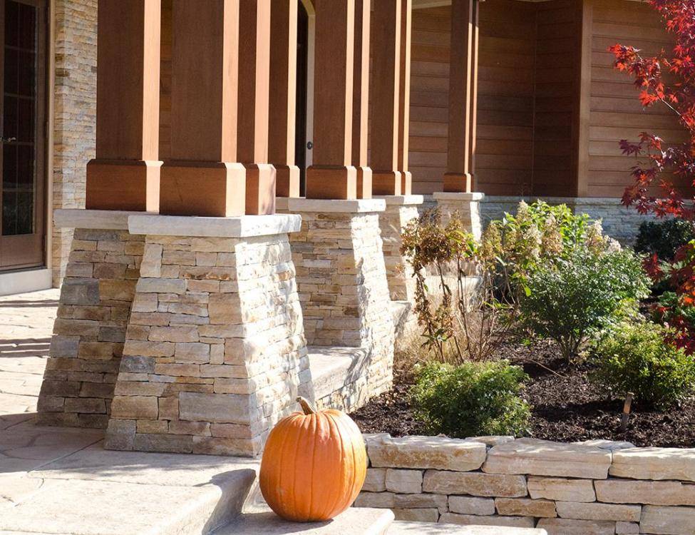 South Bay Ledge stone for outdoor columns