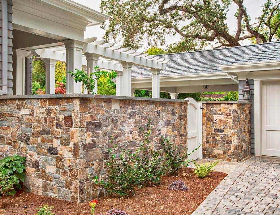 natural stone: Bitterroot Ledge stone for outside wall