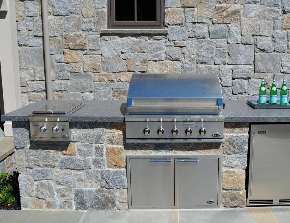Natural stone veneer for your outdoor BBQ