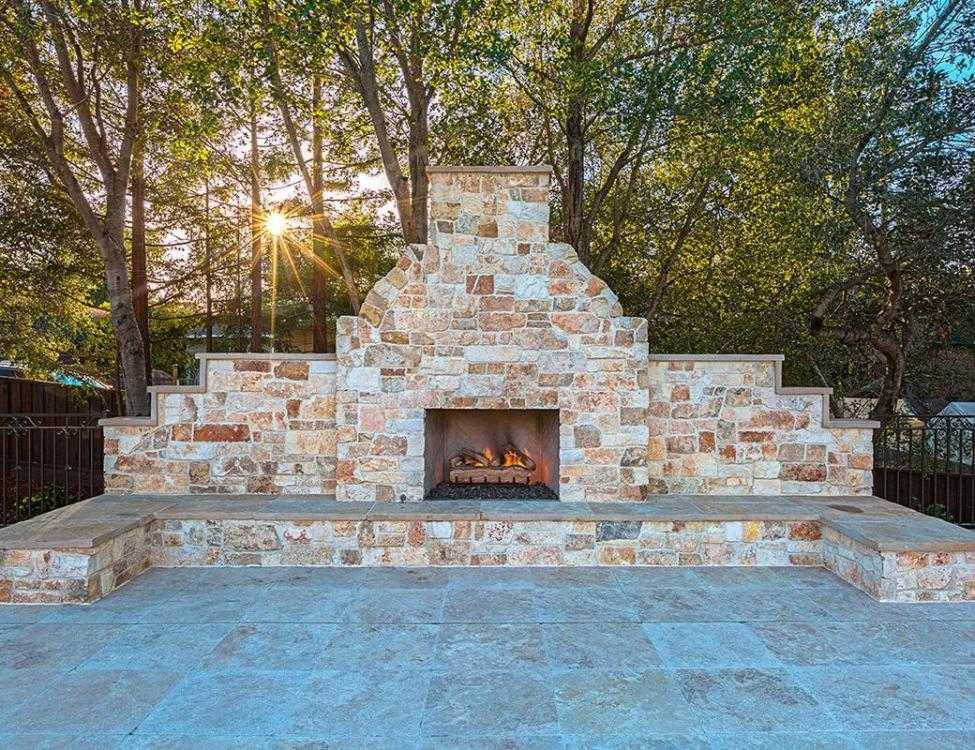 Building materials: Natural Stone Tuscany rock fireplace for your backyard.