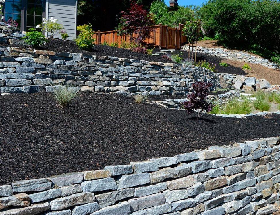 Ticonderoga Granite® retaining Wall Stone for exterior landscaping