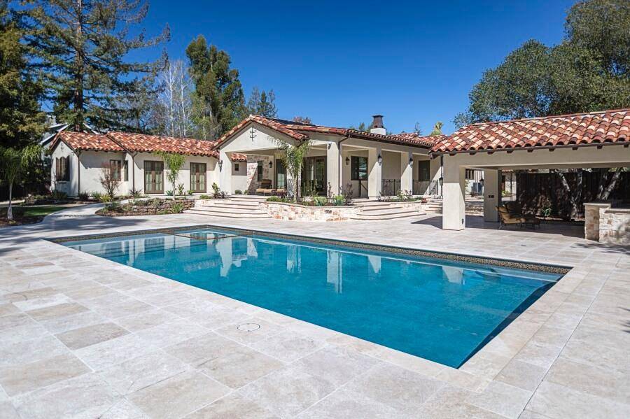 Natural Stone: Travertine Pool Paving & Bullnose Coping